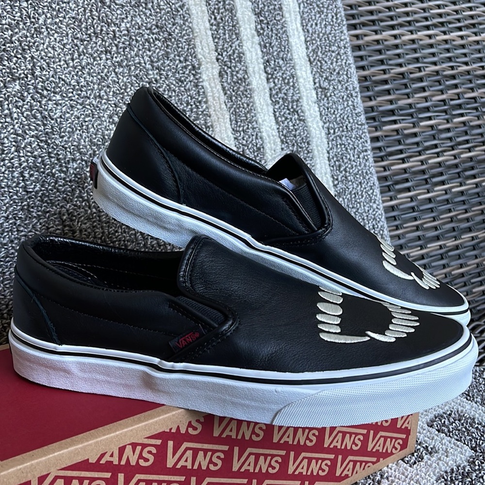 Vans Classic Slip-On Fangs Black/True White MENS - Picture 7 of 16